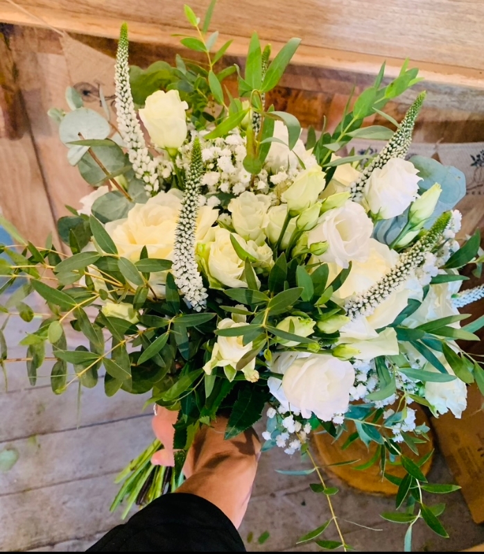 Wed 5th June, 11am. Hand Tied inc. Vase